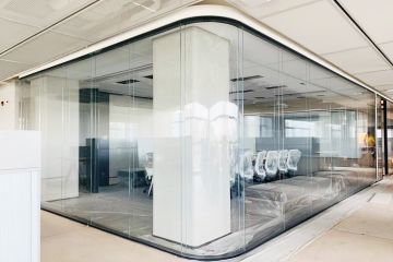 開(kāi)放式辦公空間選擇-全景玻璃隔斷-全景玻璃隔斷廠家價(jià)格及施工