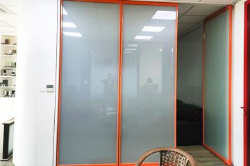 辦公室電動(dòng)調(diào)光玻璃隔斷廠家-秉帝隔斷