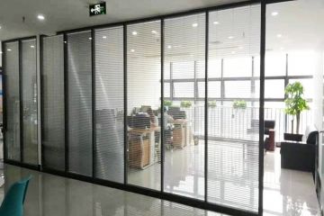 辦公室玻璃隔斷選擇多厚的玻璃門(mén)比較合適-玻璃隔斷廠家分享推薦